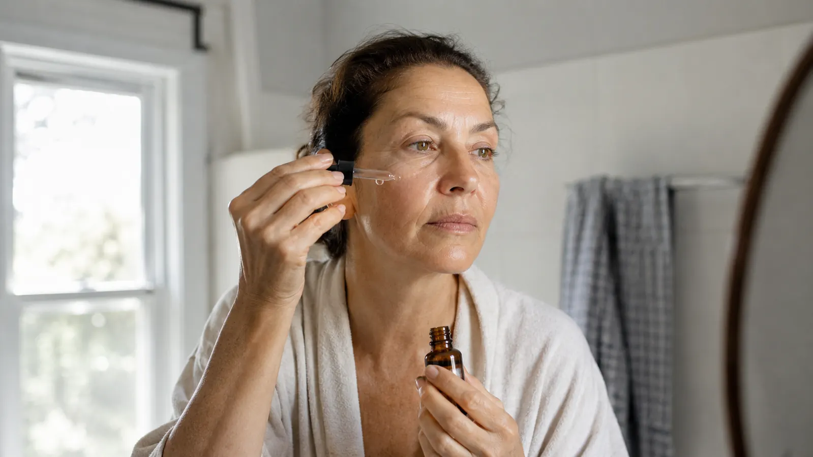10 Reasons a Vitamin C Serum Belongs in Your Morning Routine